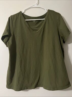 Old Navy Olive V-Neck Short Sleeve Tee